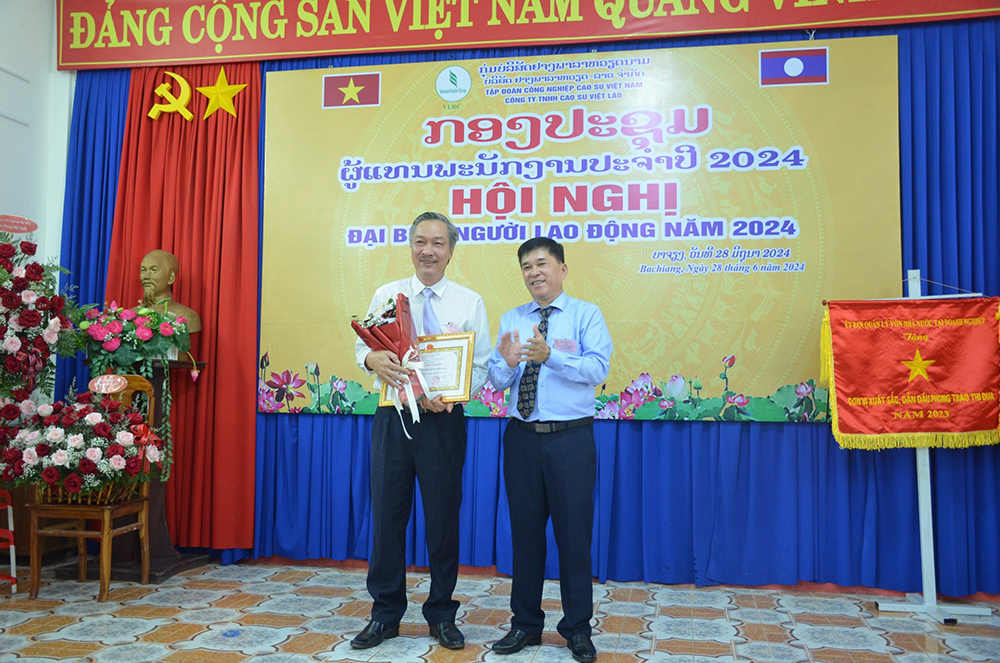 hình ảnh cao su việt lào